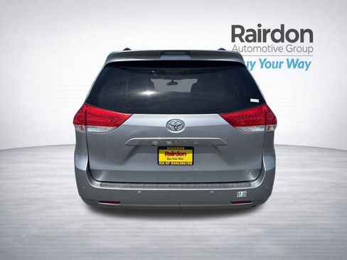 Used 2012 Toyota Sienna XLE FWD image 4