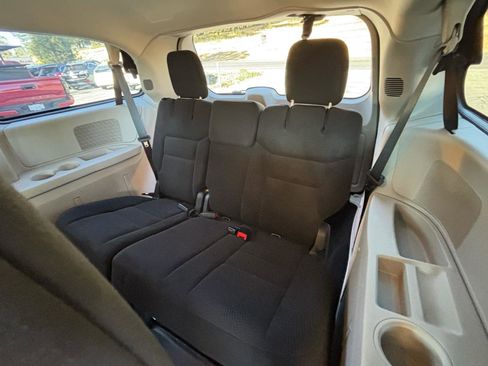 Used 2016 Dodge Grand Caravan American Value Package w/ UConnect Hands-Free Group FWD image 19
