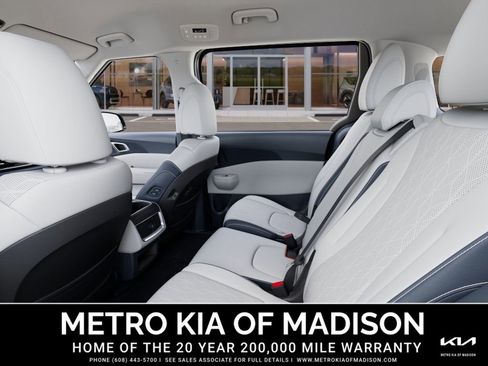 New 2026 Kia Carnival EX image 18