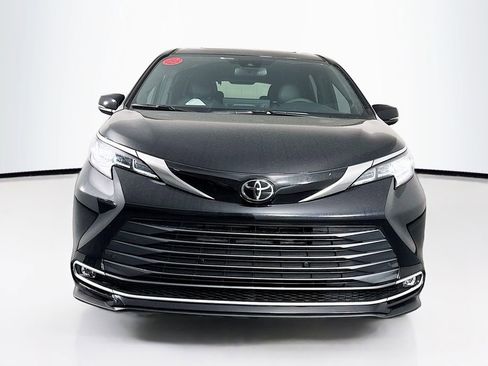 New 2026 Toyota Sienna Limited image 2
