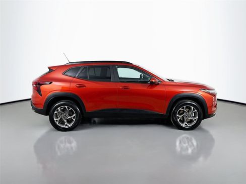 Used 2024 Chevrolet Trax LT w/ Driver Confidence Package image 9