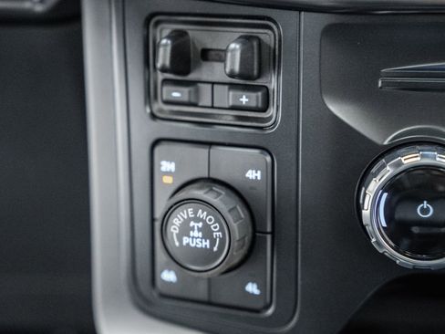 Certified 2025 Ford F150 Lariat w/ Equipment Group 502A High image 31