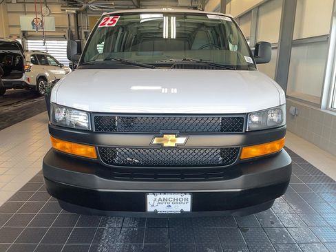 Used 2025 Chevrolet Express 3500 Extended w/ Driver Convenience Package RWD image 4