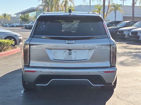 Used 2026 Cadillac Vistiq Platinum w/ LPO, Floor Liner Package AWD/4WD image 9