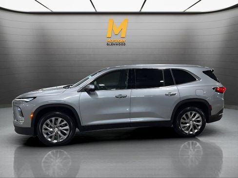Used 2025 Buick Enclave Preferred image 5
