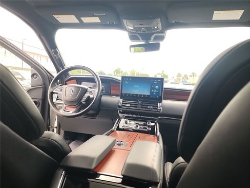 Certified 2024 Lincoln Navigator Reserve AWD/4WD image 25