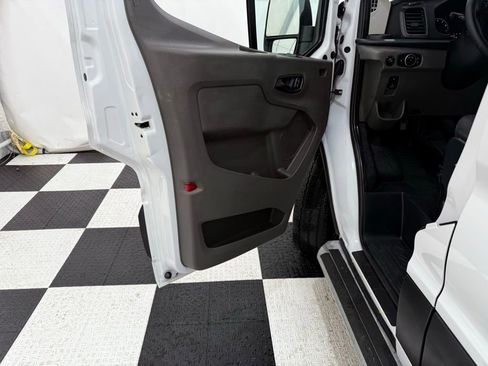 Used 2023 Ford Transit 250 Low Roof AWD w/ Exterior Upgrade Package image 19