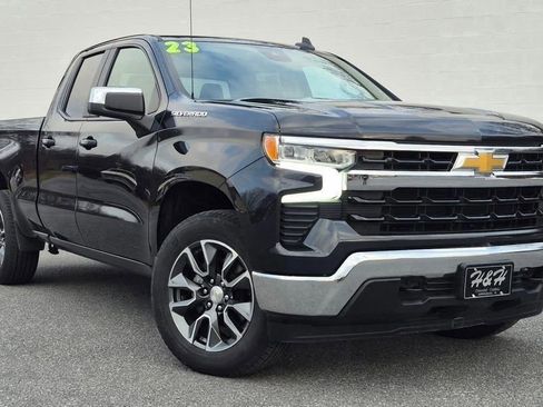 Used 2023 Chevrolet Silverado 1500 LT image 2