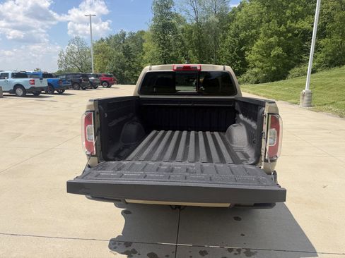 Used 2021 GMC Canyon AT4 w/ Driver Alert Package AWD/4WD image 9