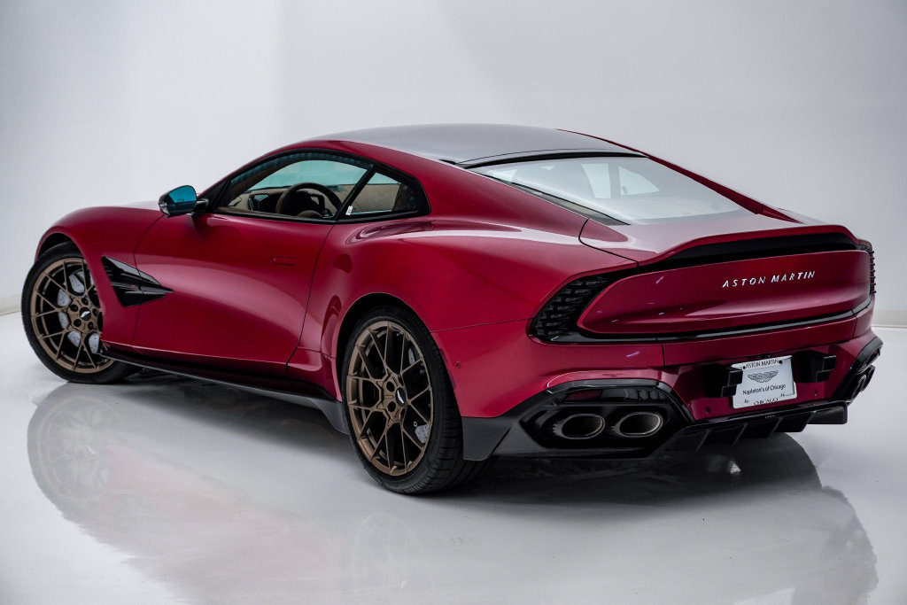 Used 2025 Aston Martin Vanquish RWD image 10