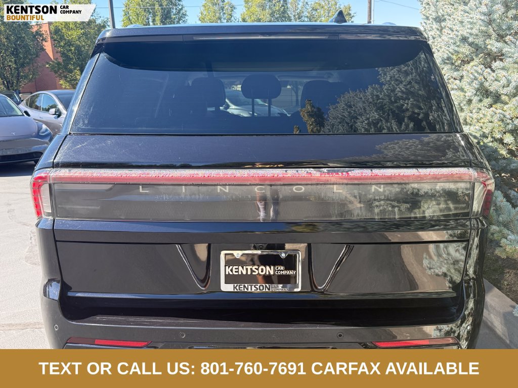Used 2025 Lincoln Navigator Reserve AWD/4WD image 7