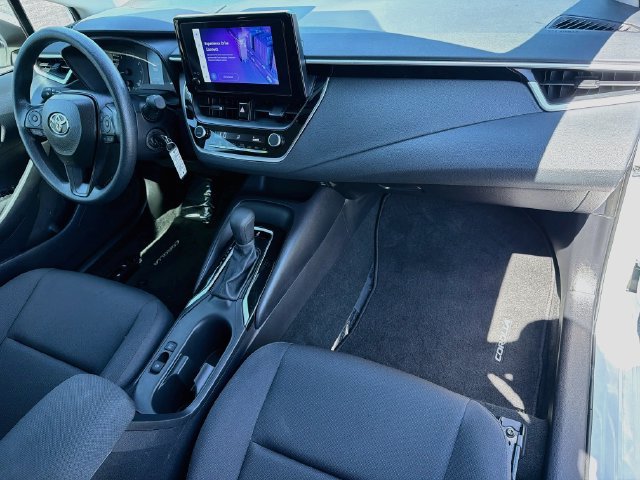 Used 2025 Toyota Corolla LE FWD image 28