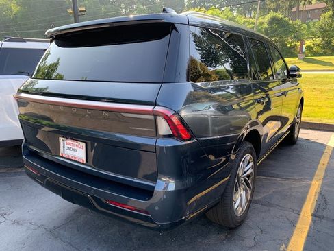 Certified 2025 Lincoln Navigator Reserve AWD/4WD image 4