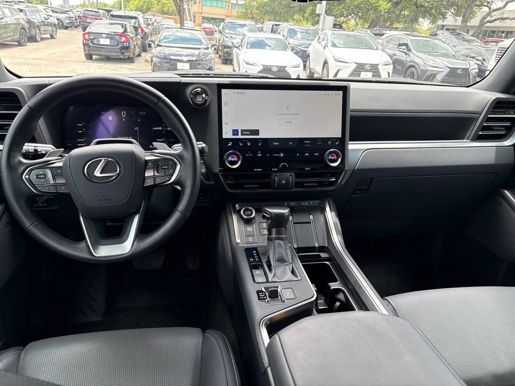 Used 2025 Lexus GX 550 w/ Accessory Package (Z1) AWD/4WD image 17