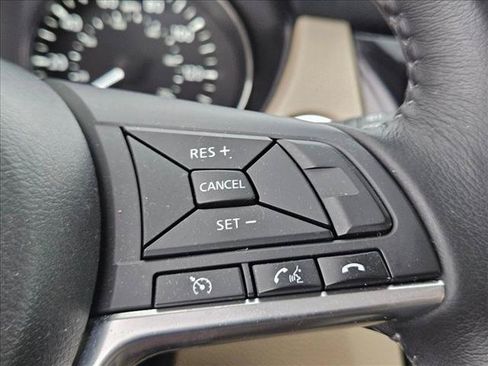 Used 2017 Nissan Rogue SV FWD image 14