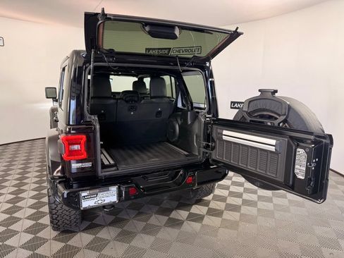 Used 2022 Jeep Wrangler Unlimited Sahara AWD/4WD image 11
