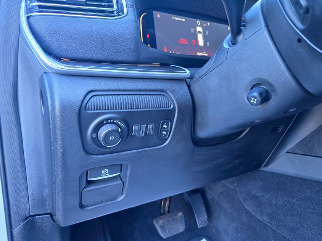 Used 2023 Jeep Wagoneer 4WD w/ Premium Group I image 23