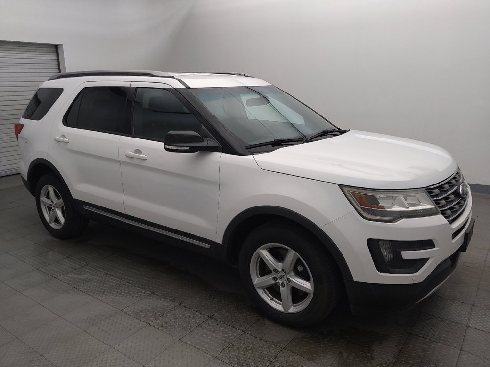 Used 2016 Ford Explorer XLT w/ Equipment Group 202A AWD/4WD image 11