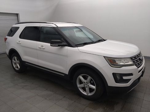 Used 2016 Ford Explorer XLT w/ Equipment Group 202A AWD/4WD image 11