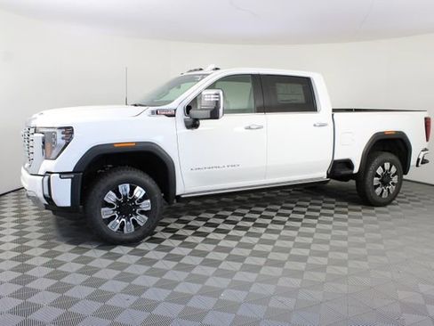 New 2026 GMC Sierra 2500 Denali w/ Denali Reserve Package AWD/4WD image 2