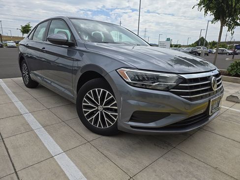 Used 2019 Volkswagen Jetta SE FWD image 4