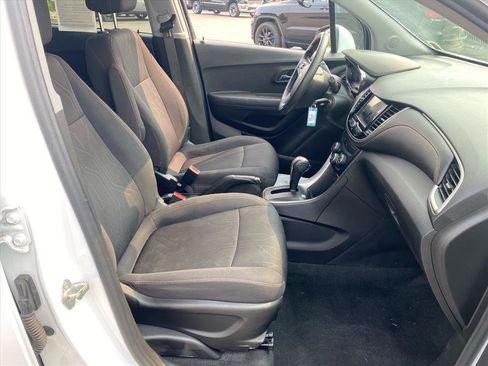 Used 2019 Chevrolet Trax LT AWD/4WD image 25