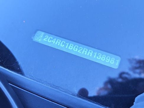 Used 2024 Chrysler Pacifica Touring-L image 40