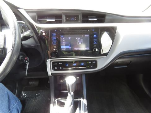 Used 2018 Toyota Corolla LE FWD image 25