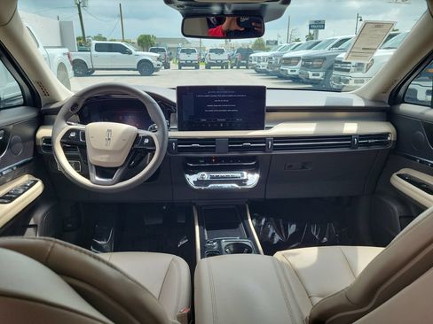 Used 2024 Lincoln Corsair FWD image 13