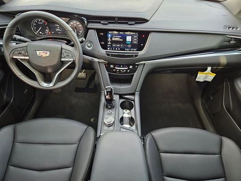 New 2025 Cadillac XT6 Luxury image 11