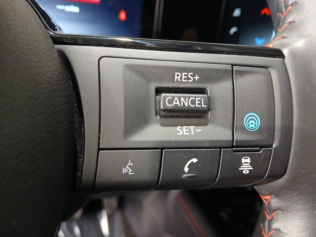 Used 2025 Nissan Kicks SR FWD image 27
