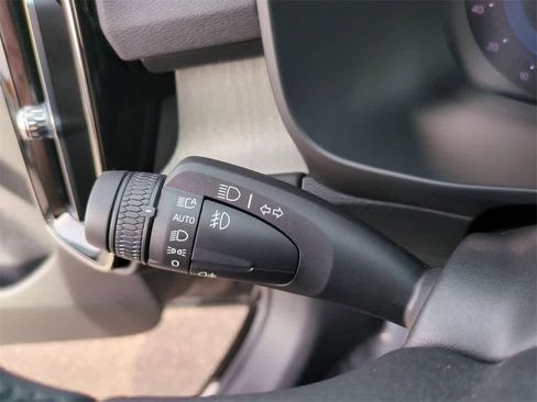 Used 2023 Volvo XC40 B5 Ultimate w/ Protection Package Premier image 19