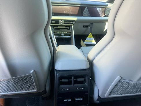 Certified 2024 Porsche Macan 4 Electric image 25