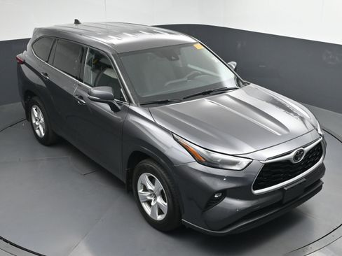 Certified 2022 Toyota Highlander LE image 34
