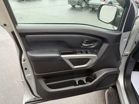 Used 2017 Nissan Titan 4x4 Crew Cab image 12