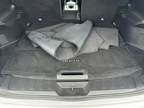 Used 2017 Nissan Rogue SV w/ SV Premium Package image 18