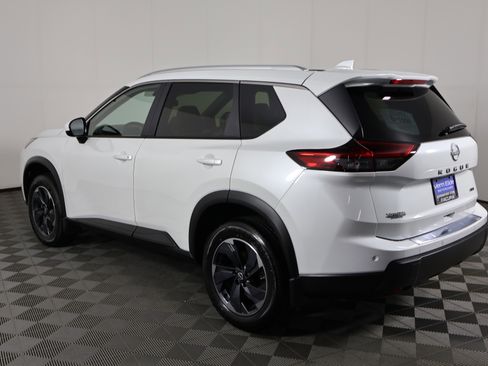 Used 2025 Nissan Rogue SV w/ SV Premium Package image 8