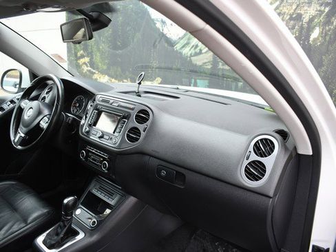 Used 2012 Volkswagen Tiguan SEL AWD/4WD image 25