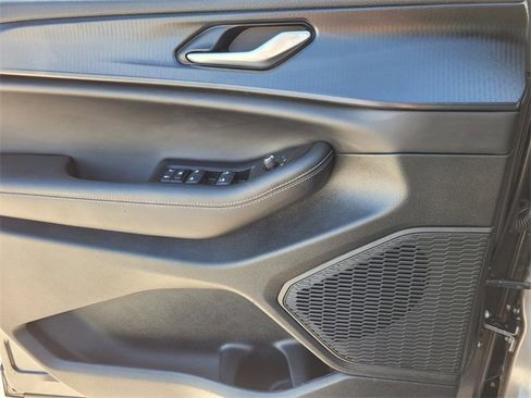 Used 2025 Jeep Grand Cherokee Altitude image 19