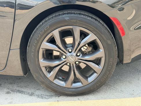 Used 2020 Chrysler Pacifica Touring-L w/ S Appearance Package FWD image 28
