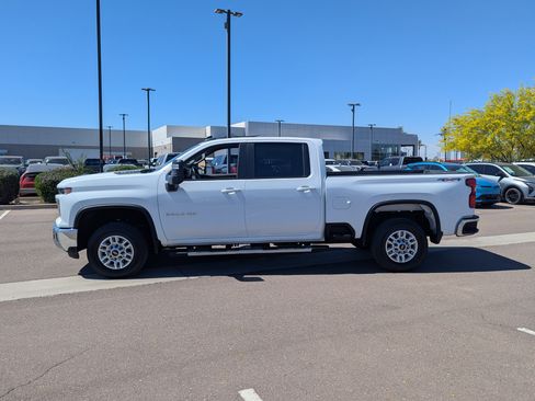 Used 2025 Chevrolet Silverado 2500 LT w/ Convenience Package AWD/4WD image 2