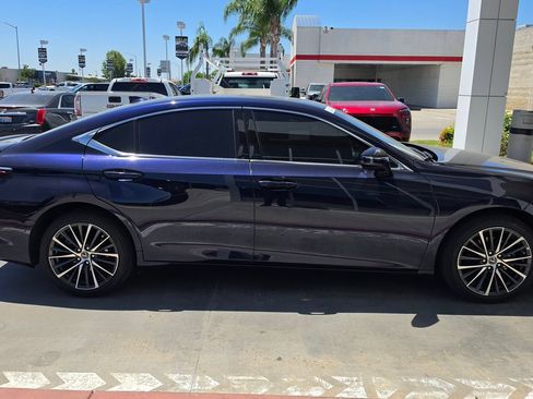 Used 2025 Lexus ES 300h w/ Premium Package FWD image 3