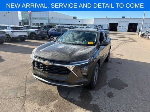 Certified 2024 Chevrolet Trax LT w/ Driver Confidence Package FWD image 2