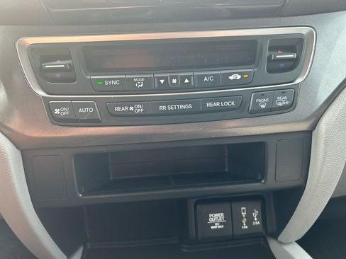 Used 2017 Honda Pilot EX image 16