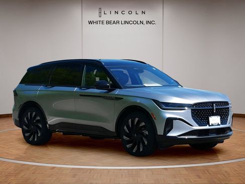 Certified 2025 Lincoln Nautilus Reserve w/ Jet Appearance Package AWD/4WD image 3