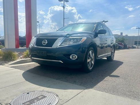 Used 2015 Nissan Pathfinder Platinum FWD image 3