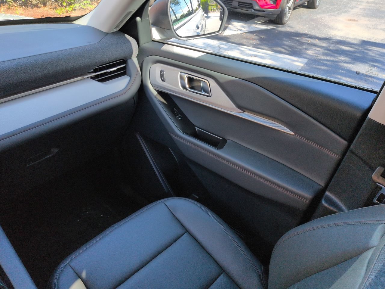 New 2026 Ford Explorer Active w/ Active Comfort Package RWD image 17