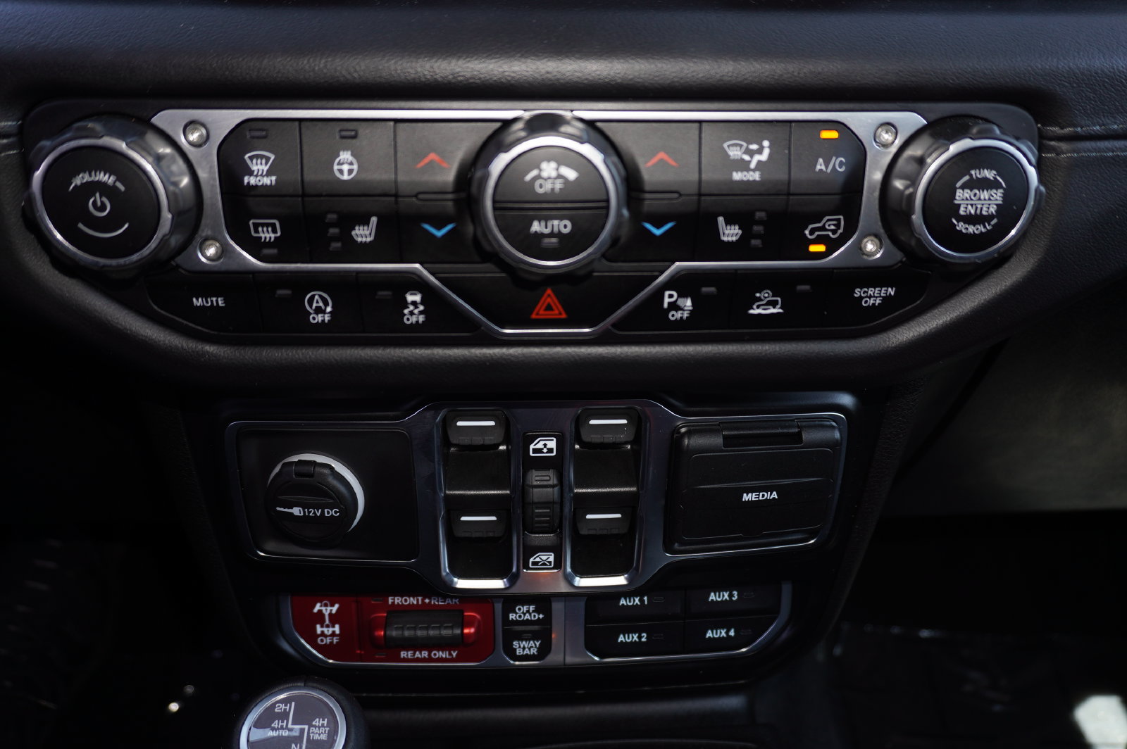 Used 2024 Jeep Wrangler Unlimited Rubicon AWD/4WD image 17