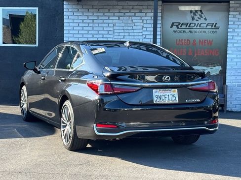 Used 2024 Lexus ES 300h w/ Premium Package FWD image 17