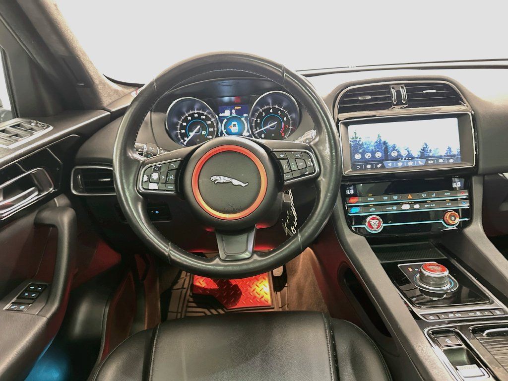 Used 2020 Jaguar F-PACE Premium AWD/4WD image 23